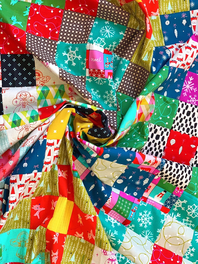 the modern meets vintage Christmas quilt