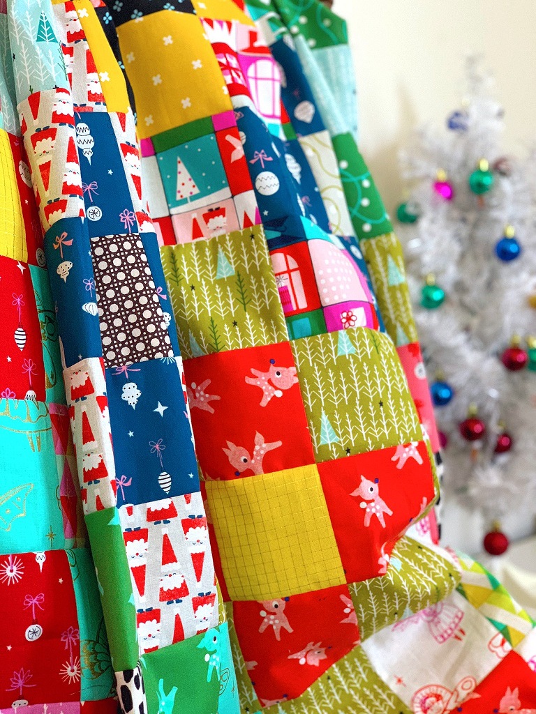 the modern meets vintage Christmas quilt