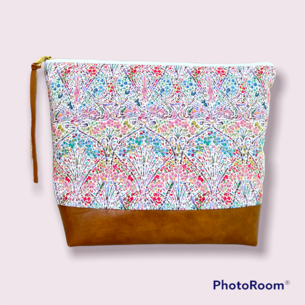 Large Cosmetics Bag in floral Ianthe